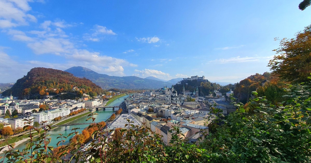 Ausblick Stadt Salzburg im Herbst © TVB Puch